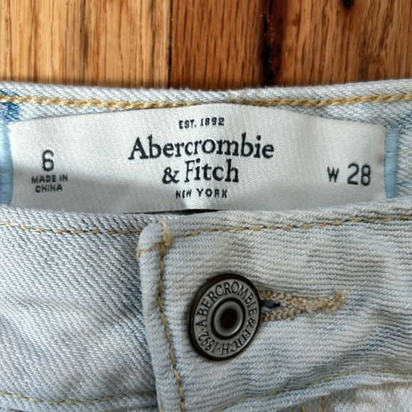Abercrombie denim light washed distressed shorts - Picture 5 of 5